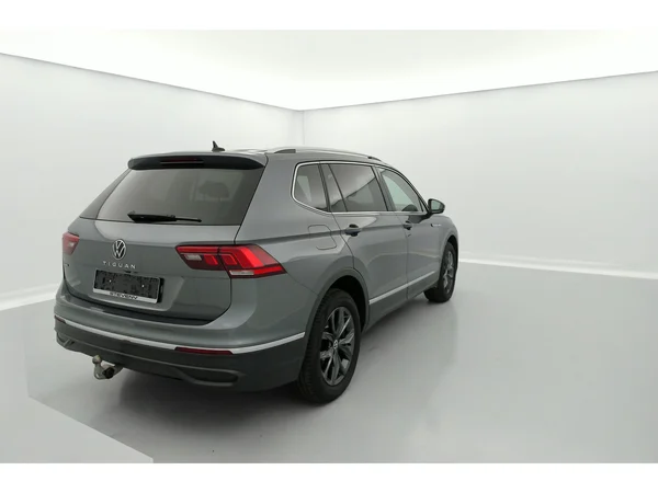 VOLKSWAGEN Tiguan Allspace (2023) — foto 2 van 36