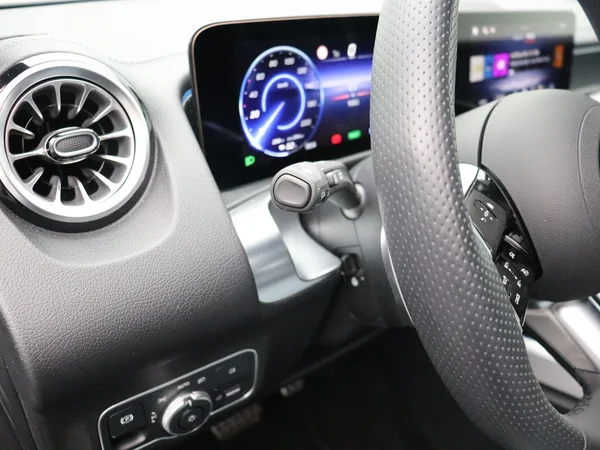 Mercedes-Benz EQB (2025) — foto 24 van 24