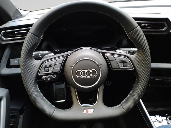 AUDI A3 Sportback PHEV (2024) — foto 6 van 15