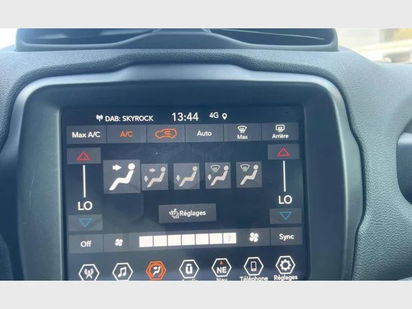 Jeep Renegade (2021) — foto 11 van 25