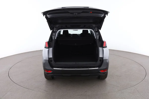 Peugeot 5008 (2019) — foto 9 van 18