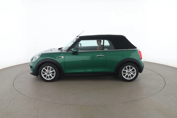 MINI Cabrio (2021) — foto 9 van 16