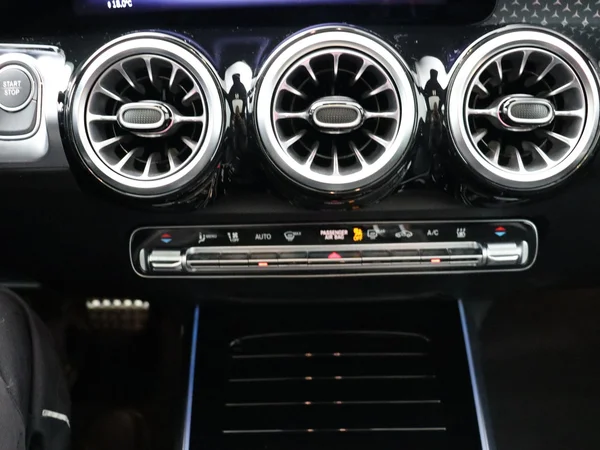 Mercedes-Benz EQB (2026) — foto 16 van 34