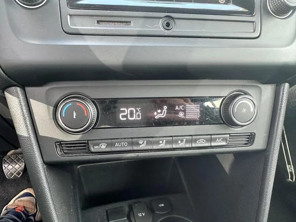VOLKSWAGEN Polo (2017) — foto 13 van 28