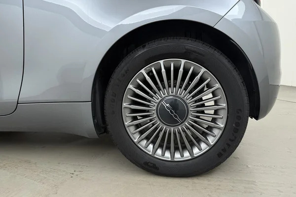 Fiat E-500 (2022) — foto 14 van 17