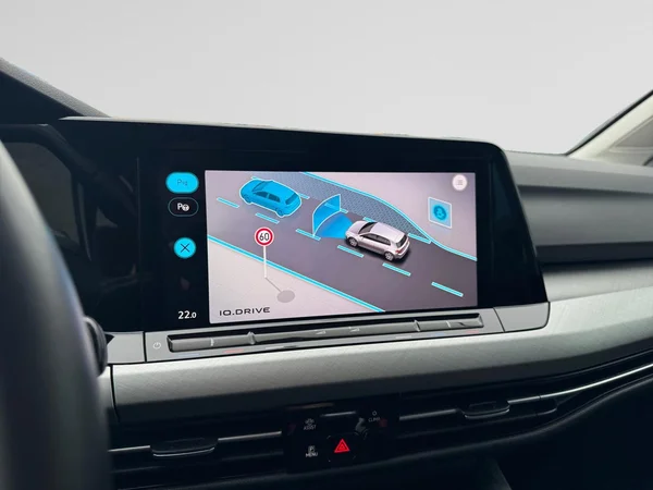 VOLKSWAGEN Golf VIII (2022) — foto 8 van 19