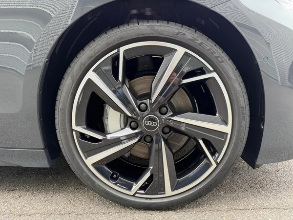 AUDI A6 Avant e-tron (2026) — foto 2 van 24
