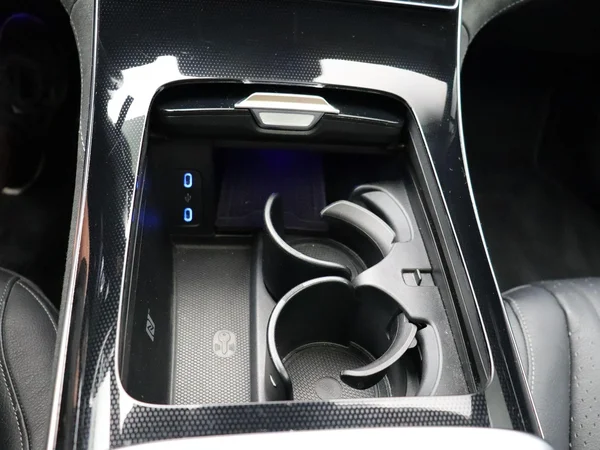 Mercedes-Benz EQE (2024) — foto 18 van 34