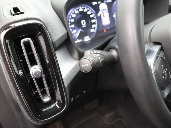 Volvo XC40 (2022) — foto 2 van 26