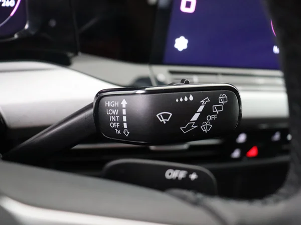 VOLKSWAGEN Golf (2024) — foto 17 van 27