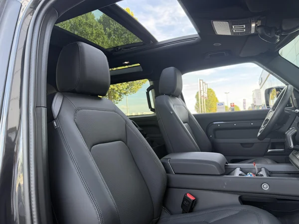 Land Rover Defender (2025) — foto 7 van 29