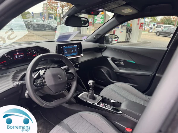 Peugeot 2008 (2023) — foto 25 van 45