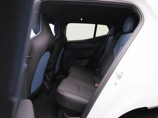 Volvo EX30 (2024) — foto 2 van 39