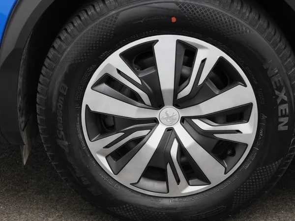 Peugeot e-2008 (2022) — foto 7 van 42