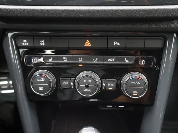 Volkswagen T-Roc (2021) — foto 8 van 30