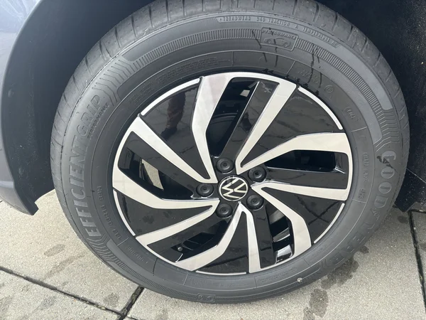 VOLKSWAGEN Polo (2024) — foto 15 van 15