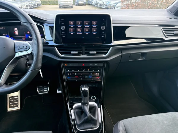 VOLKSWAGEN T-Roc (2025) — foto 2 van 24