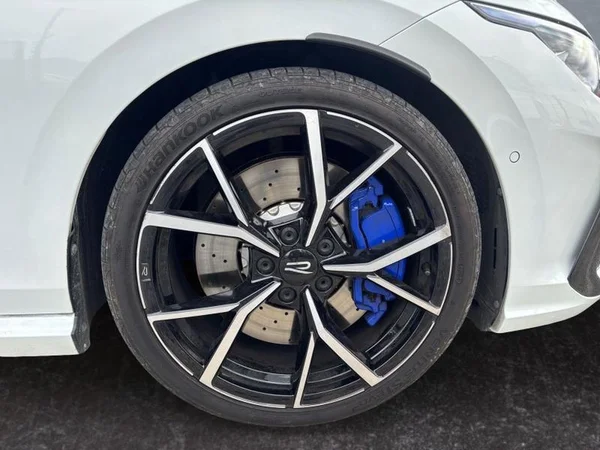 VOLKSWAGEN Golf VIII R (2025) — foto 2 van 33