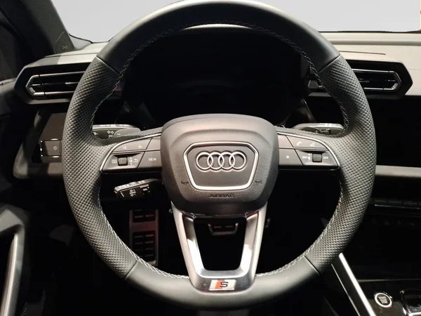 AUDI A3 Alltstreet (2024) — foto 4 van 13