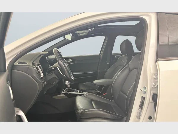 Kia XCEED (2024) — foto 33 van 33