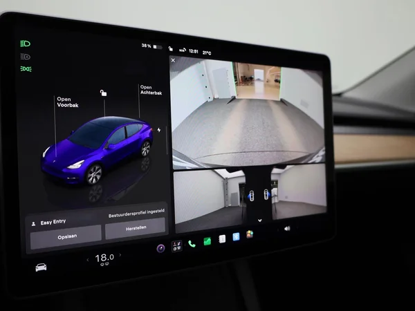 Tesla Model Y (2022) — foto 11 van 41