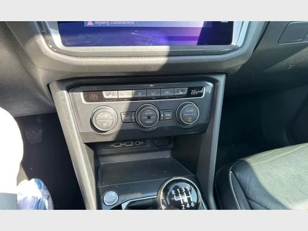 Volkswagen Tiguan Allspace (2021) — foto 3 van 21