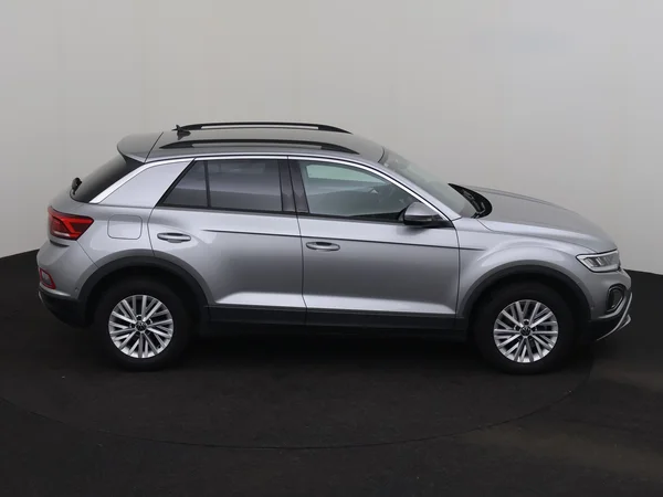 VOLKSWAGEN T-Roc (2022) — foto 23 van 27