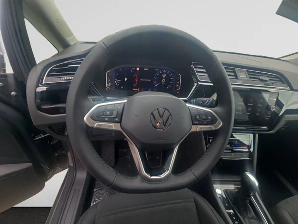 VOLKSWAGEN Touran (2026) — foto 2 van 24