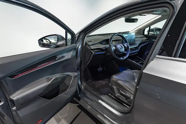 Škoda Enyaq iV (2023) — foto 13 van 35