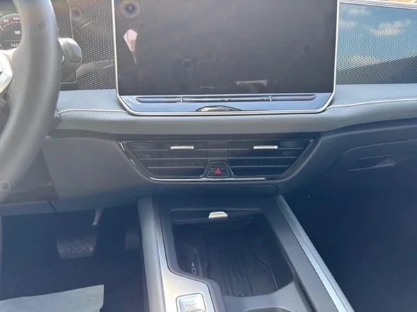 VOLKSWAGEN Passat SW (2025) — foto 10 van 25