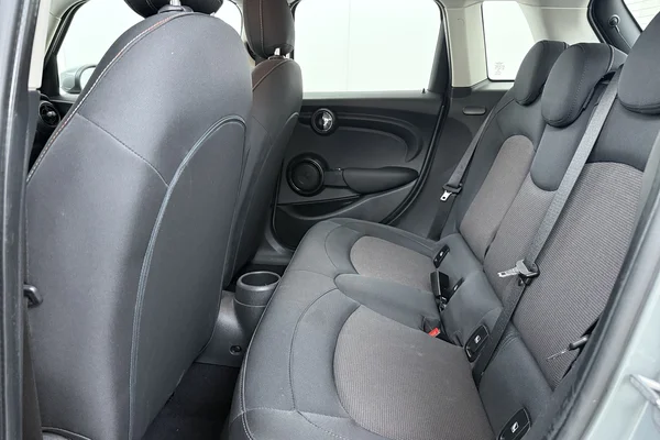 Mini 5 Doors (F55 LCI II) (2021) — foto 15 van 16