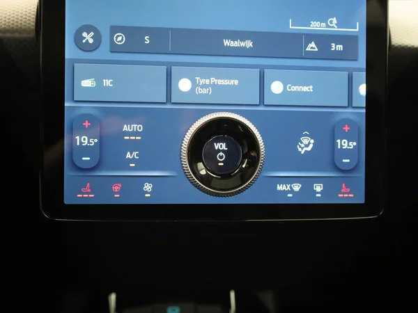 Ford Mustang Mach-E (2021) — foto 11 van 45