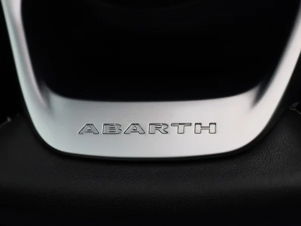 Fiat 500C (2023) — foto 20 van 48
