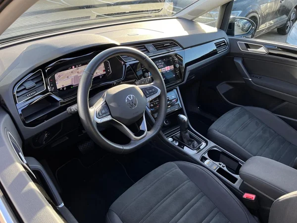 VOLKSWAGEN Touran (2025) — foto 22 van 22