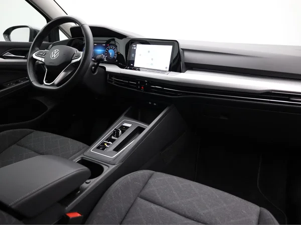 VOLKSWAGEN Golf VIII SW (2023) — foto 13 van 19