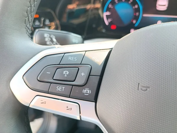 VOLKSWAGEN Golf VIII (2024) — foto 14 van 24