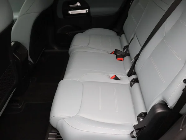 Mercedes-Benz EQB (2025) — foto 8 van 24