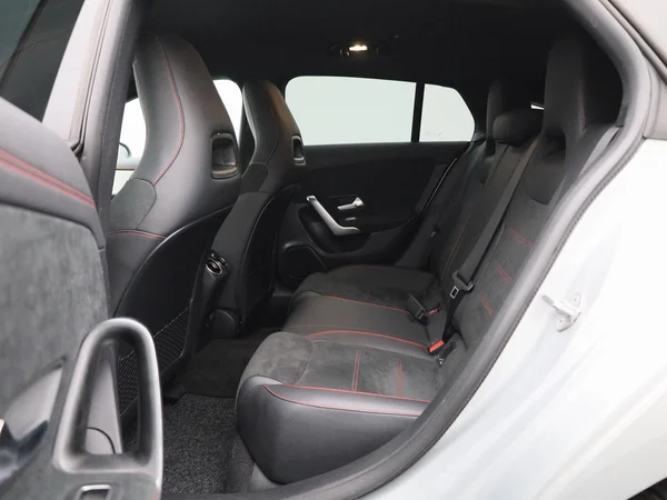 Mercedes-Benz CLA (2022) — foto 4 van 45
