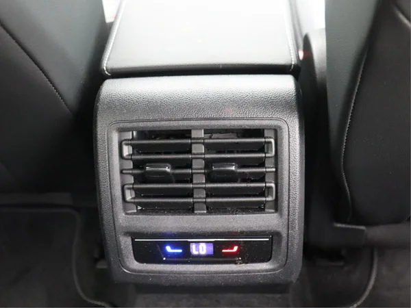 VOLKSWAGEN Golf VIII (2025) — foto 3 van 19