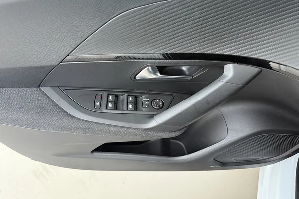 Peugeot 2008 (2025) — foto 8 van 18