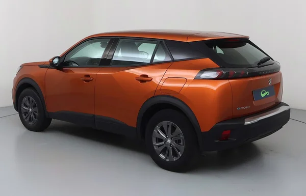 Peugeot E-2008 (2021) — foto 23 van 31