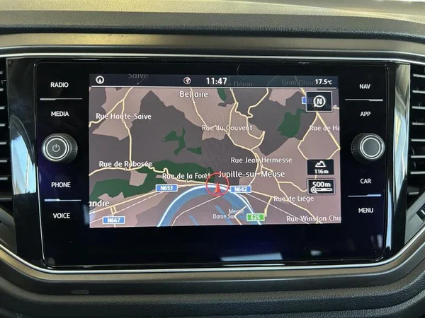 VOLKSWAGEN T-Roc (2018) — foto 10 van 34