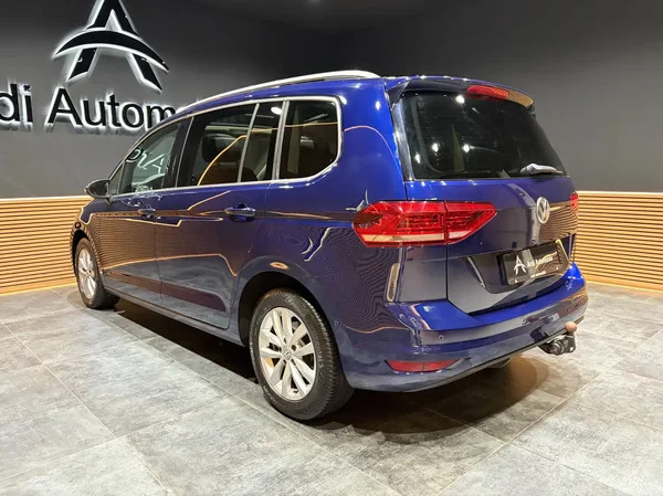 Volkswagen Touran (2016) — foto 25 van 27