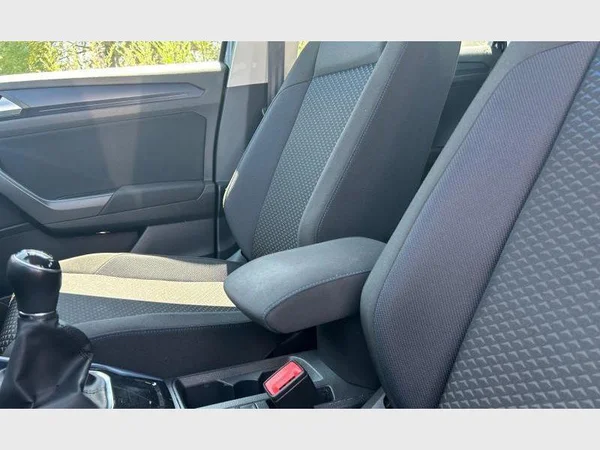 Volkswagen T-Roc (2021) — foto 14 van 29