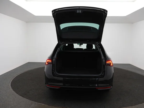SKODA Octavia Combi (2025) — foto 9 van 28