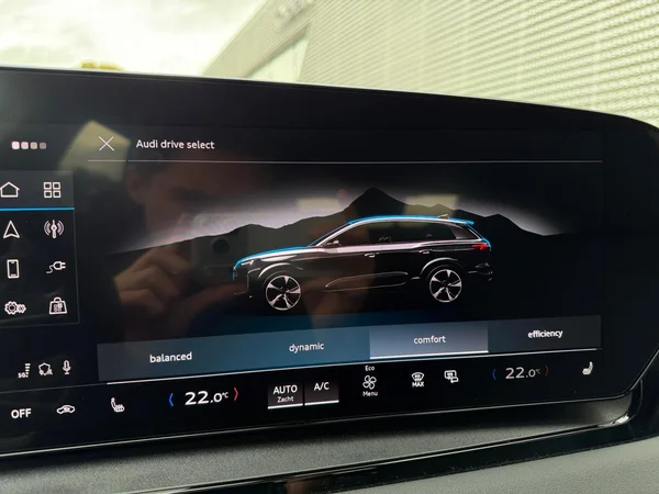 AUDI Q6 e-tron (2025) — foto 13 van 24