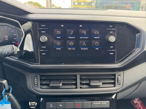 VOLKSWAGEN T-Cross (2020) — foto 14 van 16