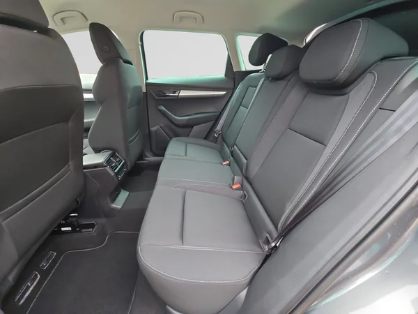 SKODA Karoq (2025) — foto 2 van 24