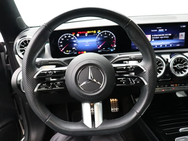 Mercedes-Benz CLA (2023) — foto 7 van 30