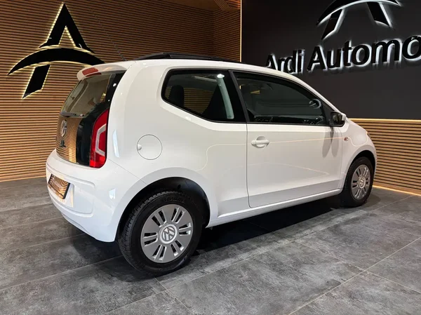 Volkswagen Up! (2012) — foto 9 van 18
